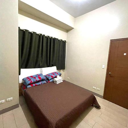 Lovely 2 Bed Room Condo Infront Of Naia Terminal 3 Manila Ngoại thất bức ảnh