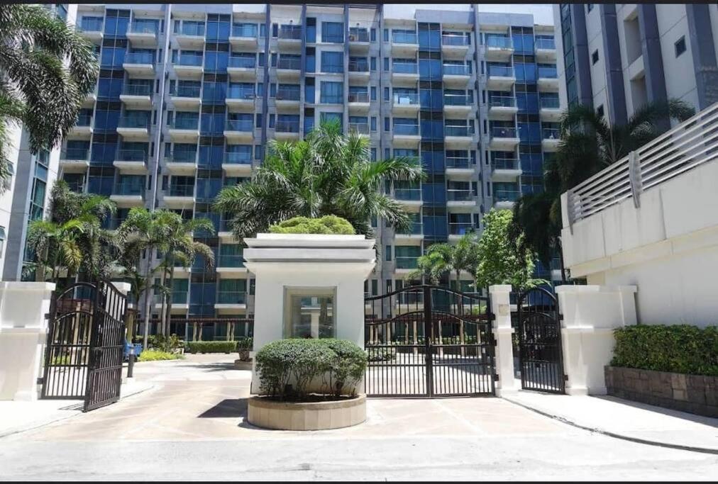 Lovely 2 Bed Room Condo Infront Of Naia Terminal 3 Manila Ngoại thất bức ảnh