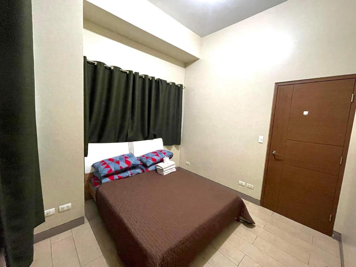Lovely 2 Bed Room Condo Infront Of Naia Terminal 3 Manila Ngoại thất bức ảnh